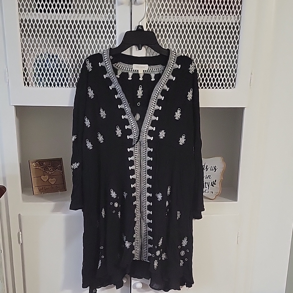 Velzera Black Long Sleeve V-Neck Sweater Dress